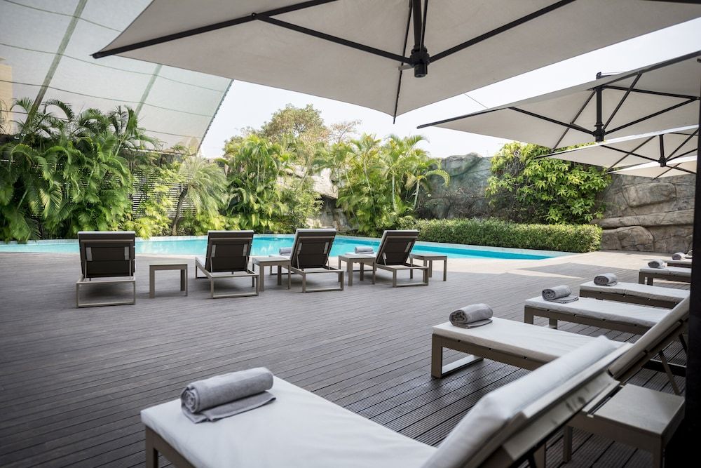 Tropico 4 estrelas em Luanda