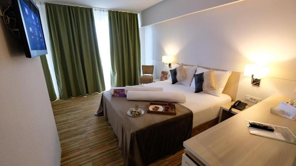Hotel Hollywood 3