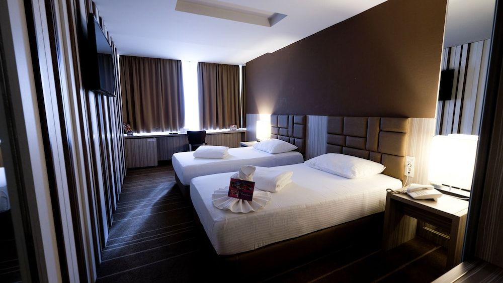 Hotel Hollywood 2