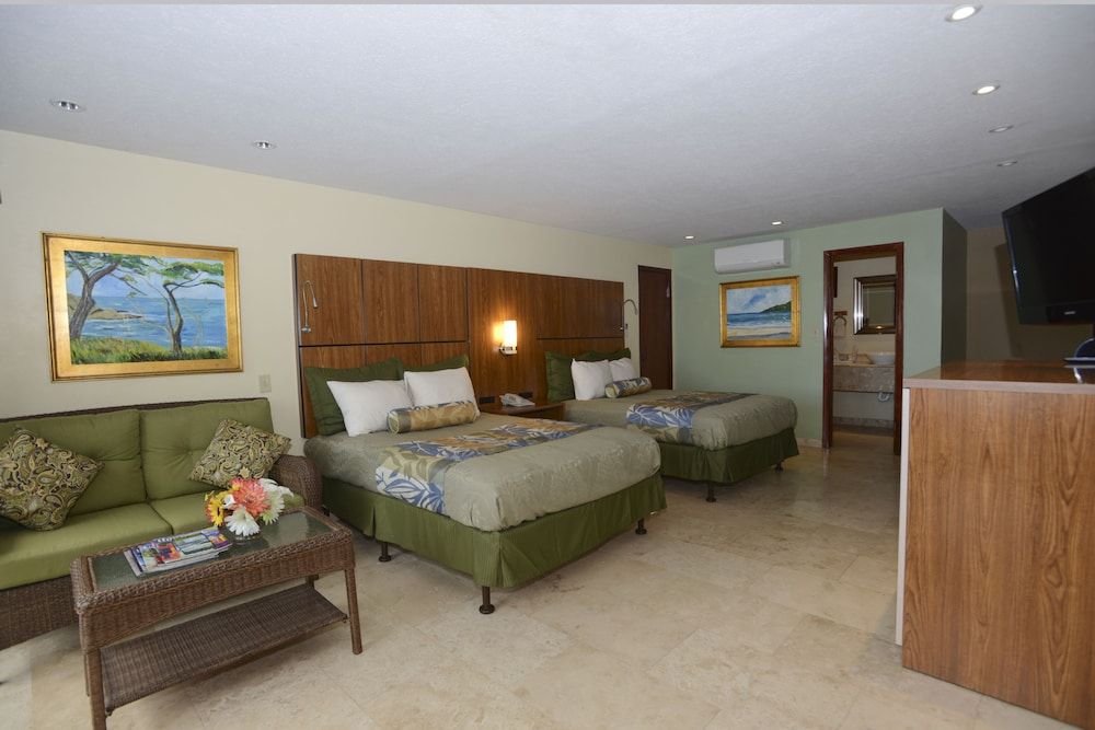 Lindbergh Bay Hotel and Villas 3