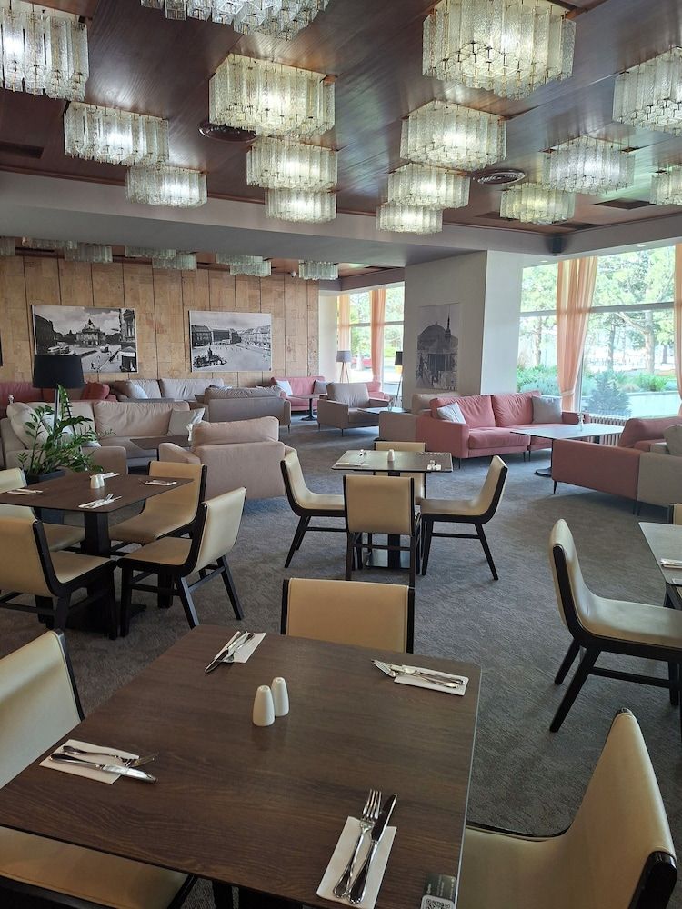 Hotel Cascade 3 estrelas em Most