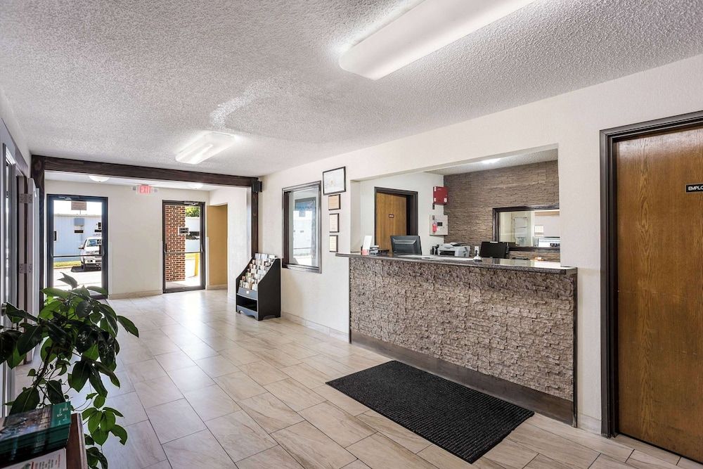 Rodeway Inn Cedar Rapids Westdale 3