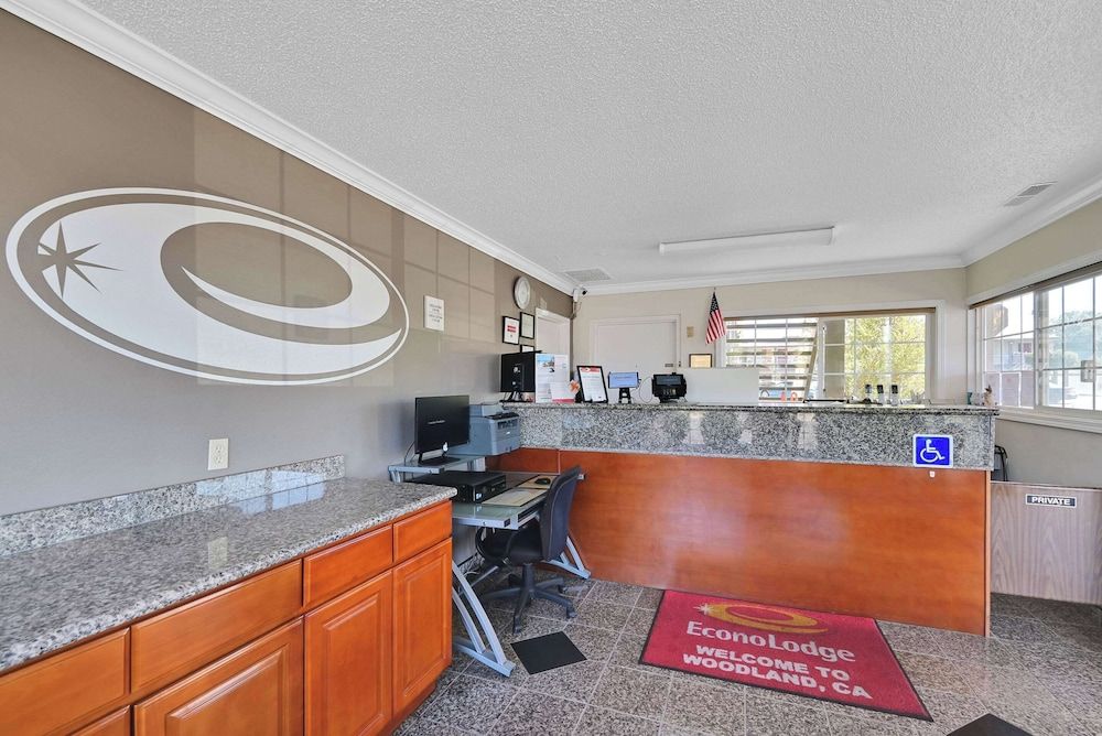 Econo Lodge Woodland near I-5 3