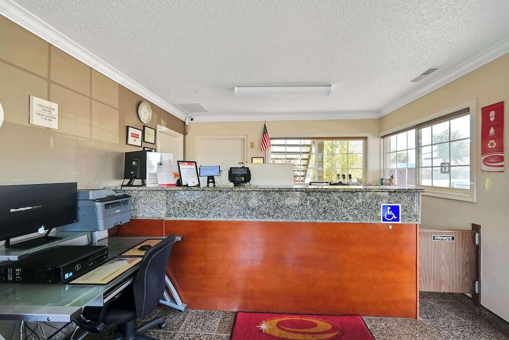 Econo Lodge Woodland near I-5 2