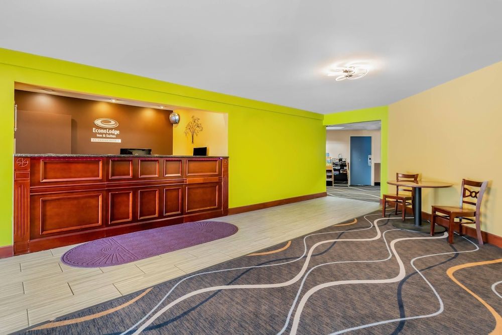 Econo Lodge Inn & Suites Eau Claire Area 2