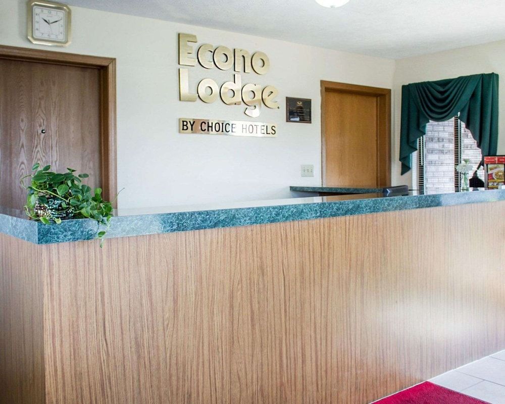 Econo Lodge Elkhart Area 3