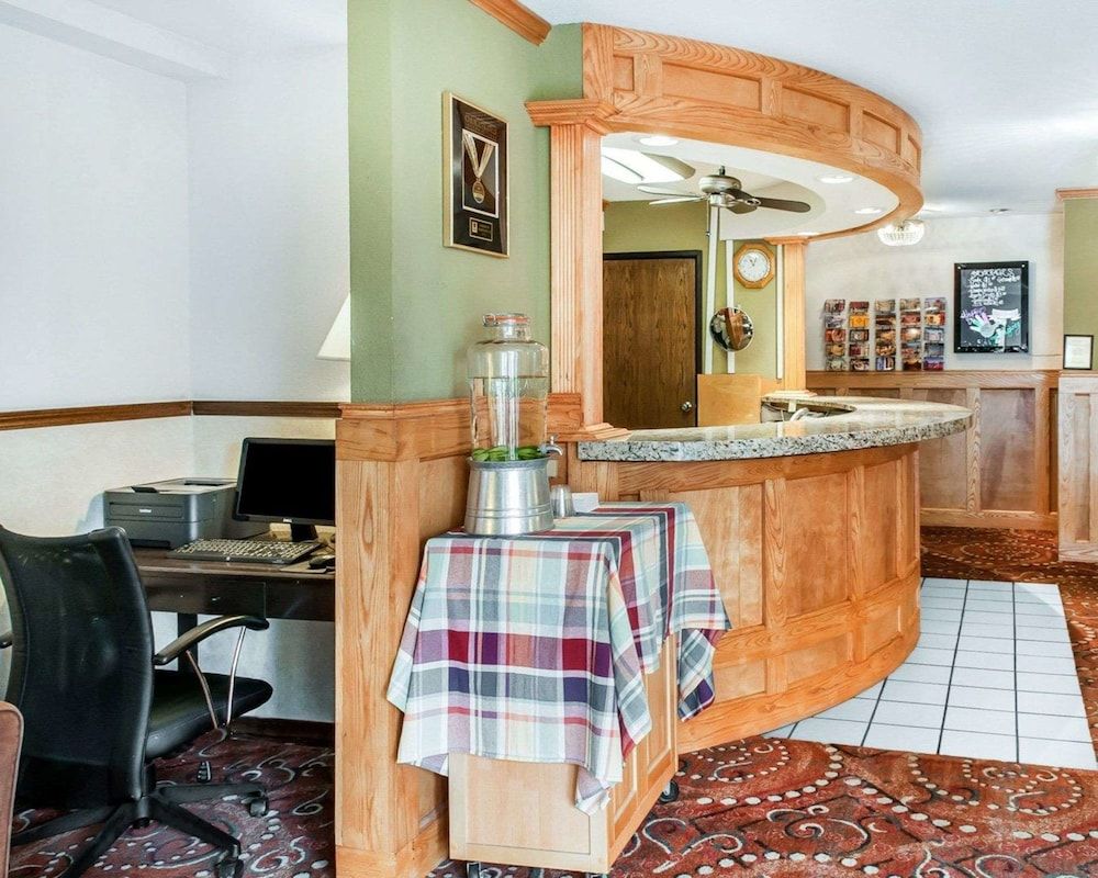 Quality Inn & Suites Farmington 2