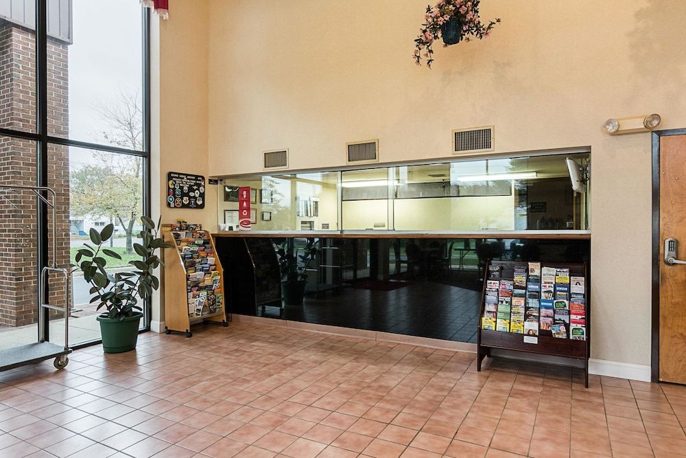 Econo Lodge Andrews AFB 3