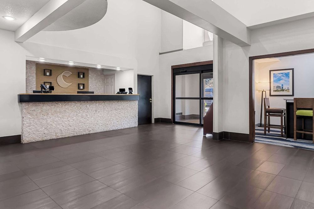 Comfort Inn & Suites near Tinley Park Amphitheater 2