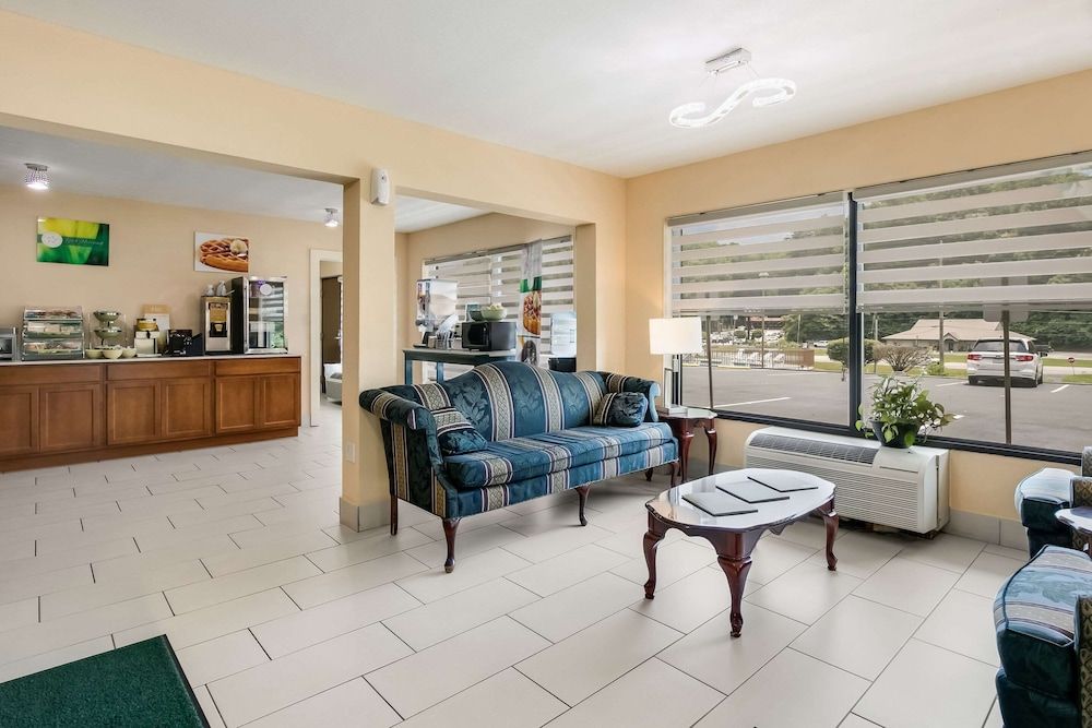 Quality Inn & Suites Mt. Chalet 2