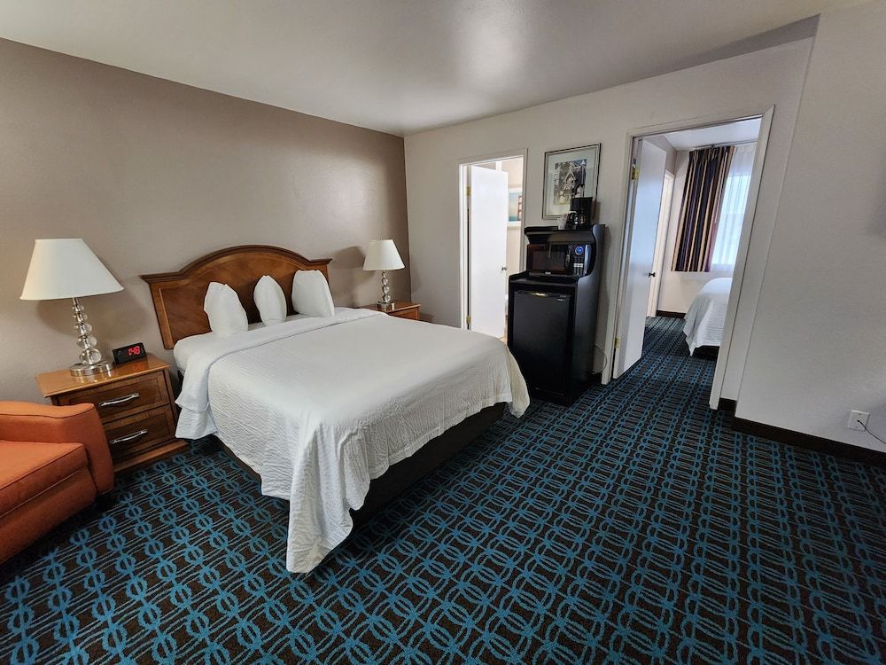 Ramada Bayside Inn and Suites 3