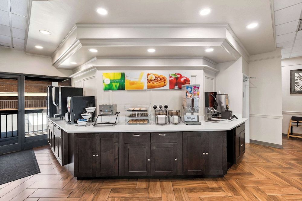 Quality Inn & Suites Fayetteville I-95 3