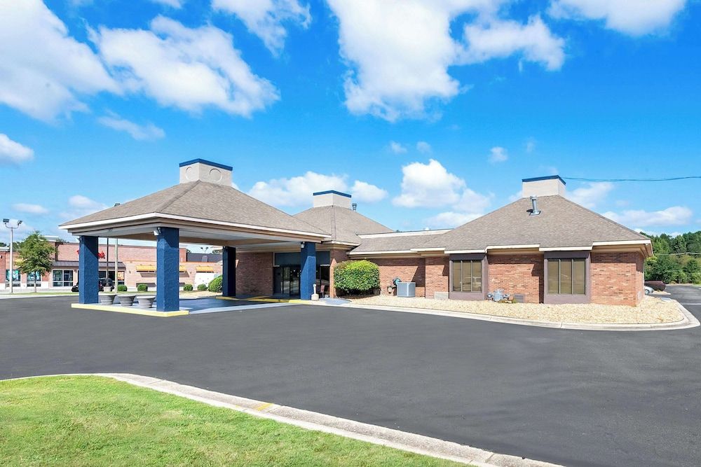 Quality Inn & Suites Fayetteville I-95 3 étoiles à Fayetteville