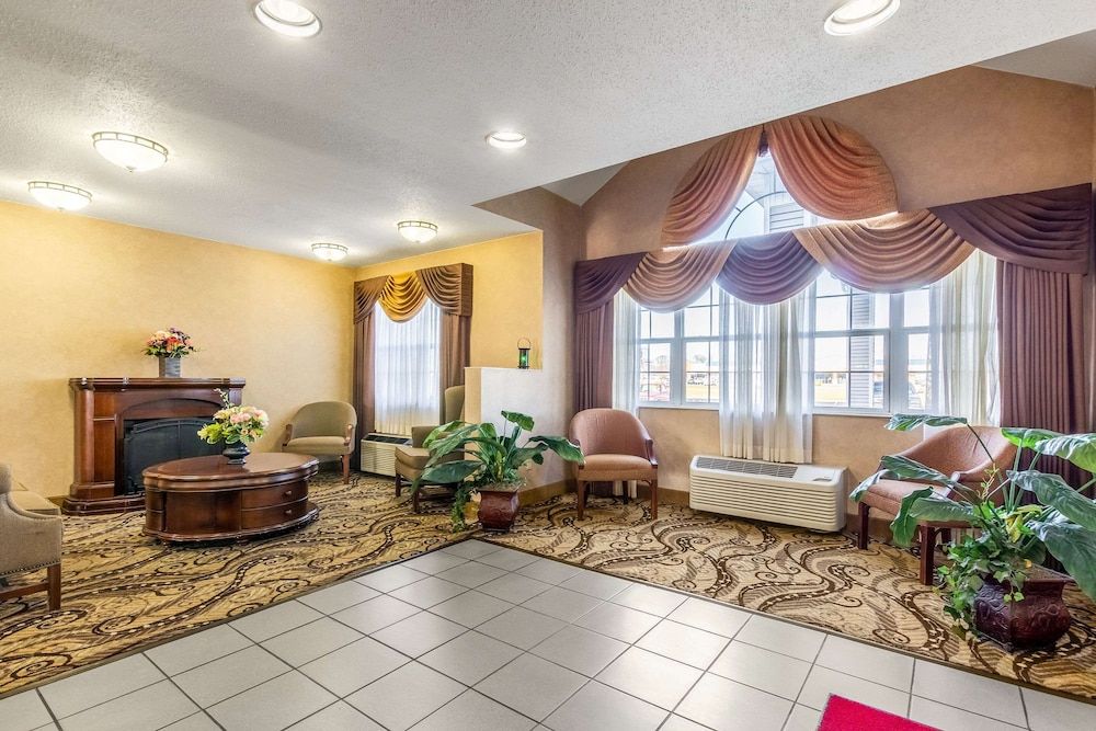 Econo Lodge Inn & Suites Evansville East 3
