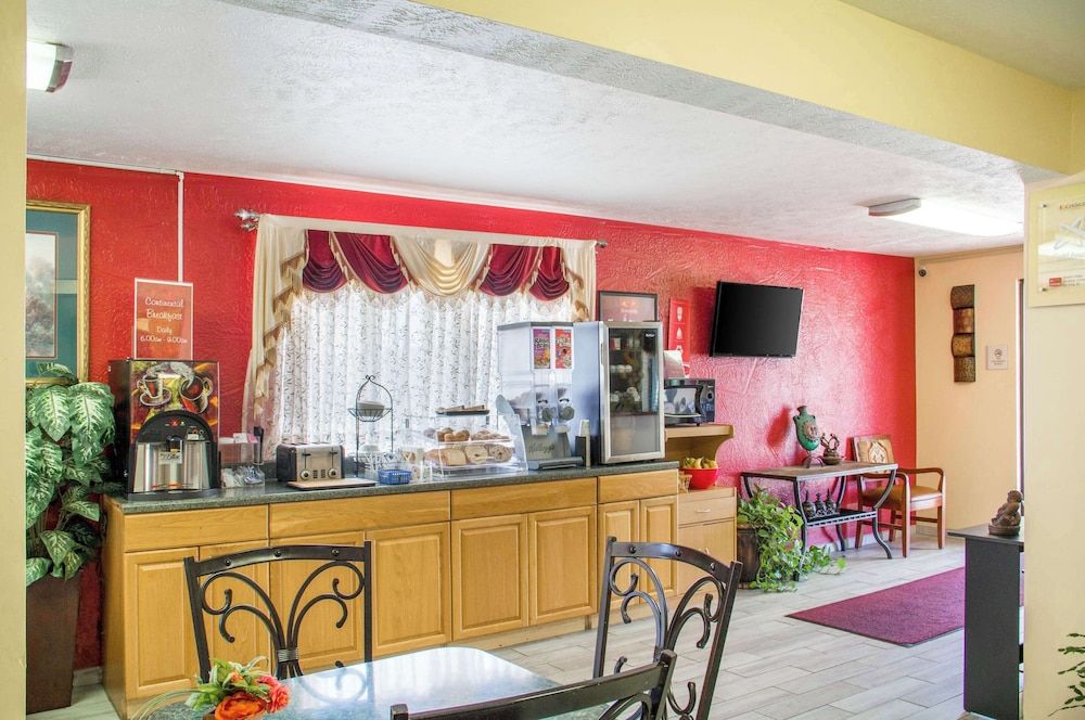 Econo Lodge Lansing - Leavenworth 3