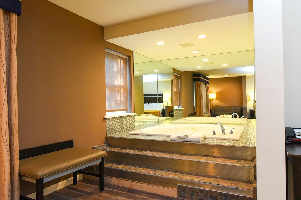 Capital Inn & Suites 3