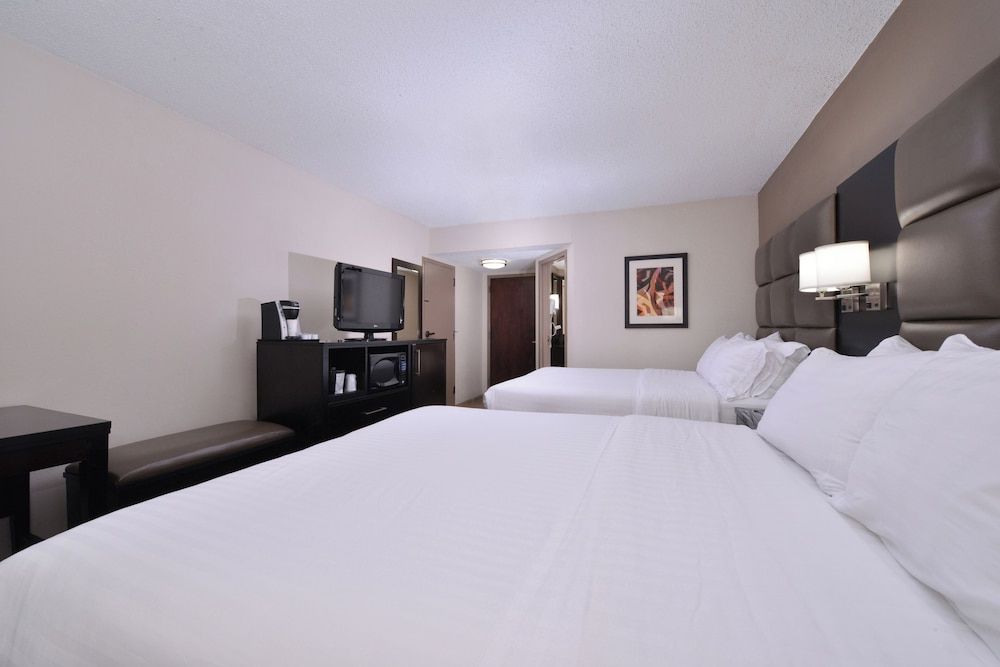 Holiday Inn Express Burlington 3