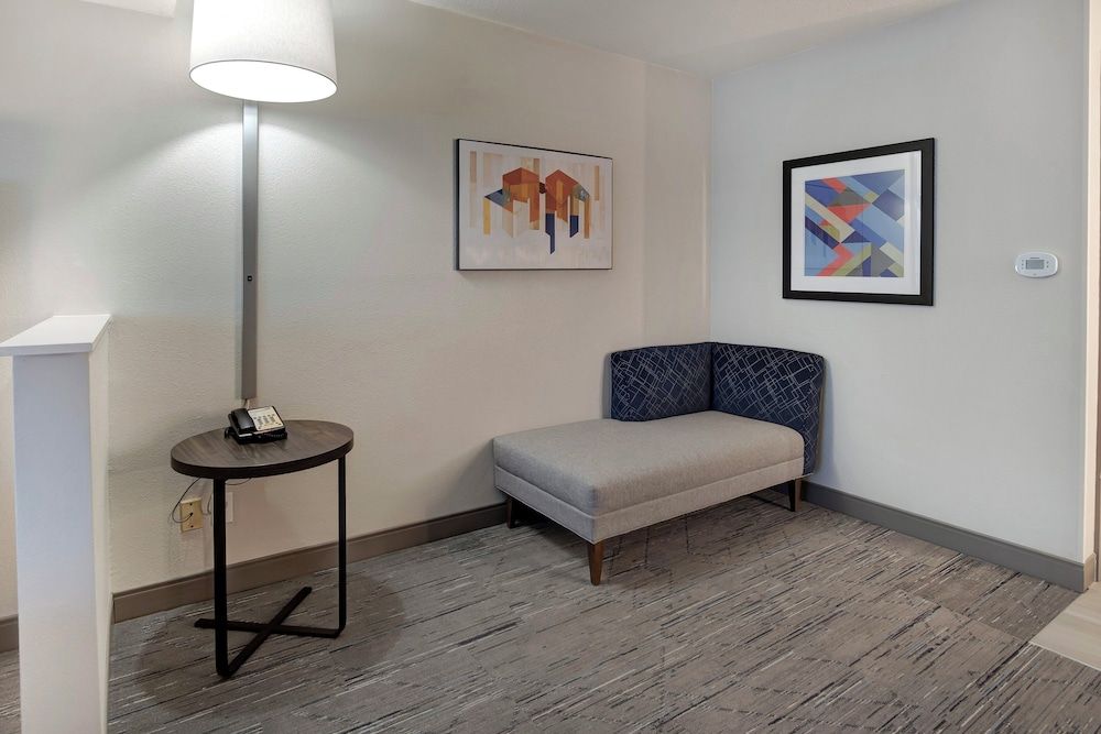 Holiday Inn Express Portland East - Troutdale 3