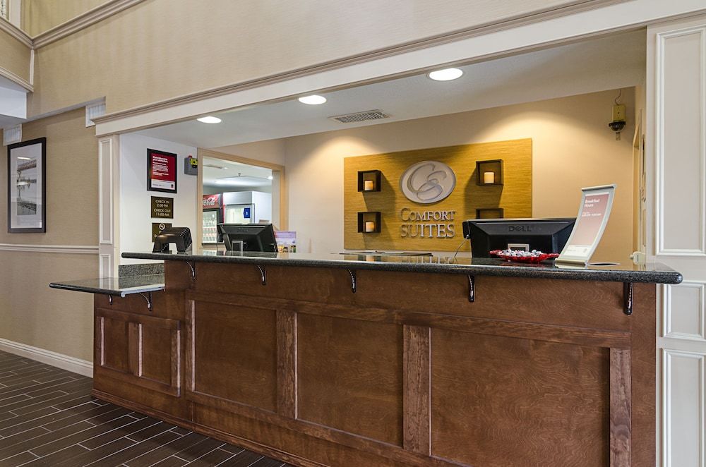 Quality Suites Springdale 3