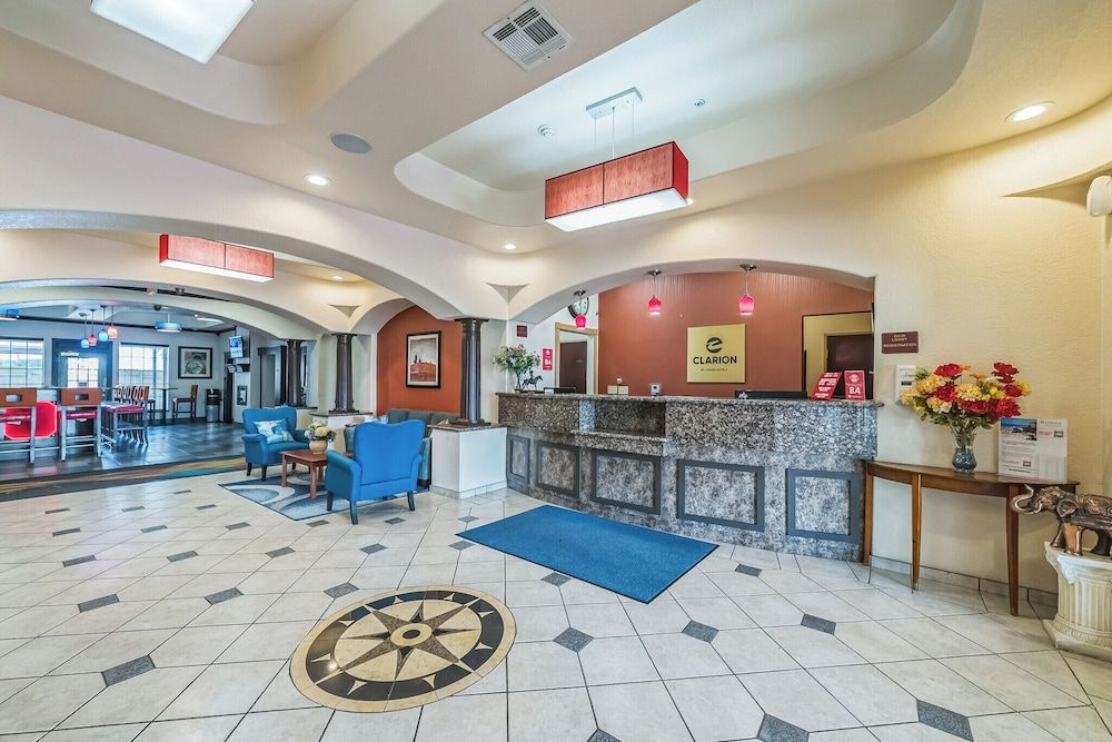 Clarion Inn & Suites Weatherford South 2