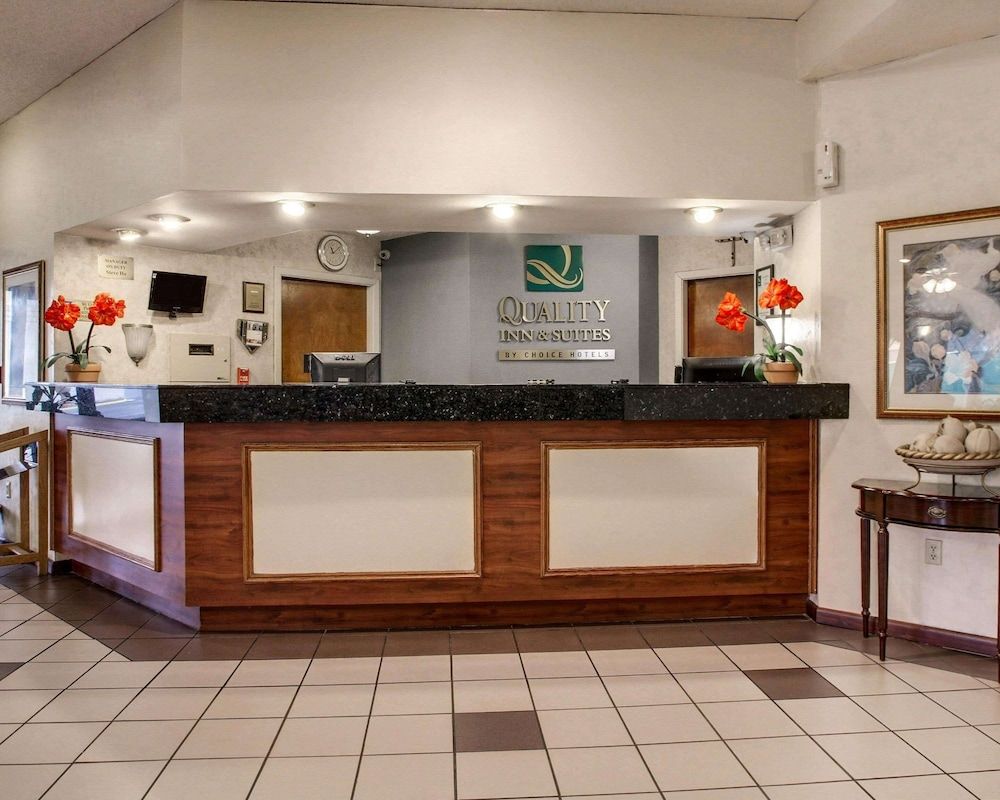 Quality Inn & Suites Clinton - Jackson West 2