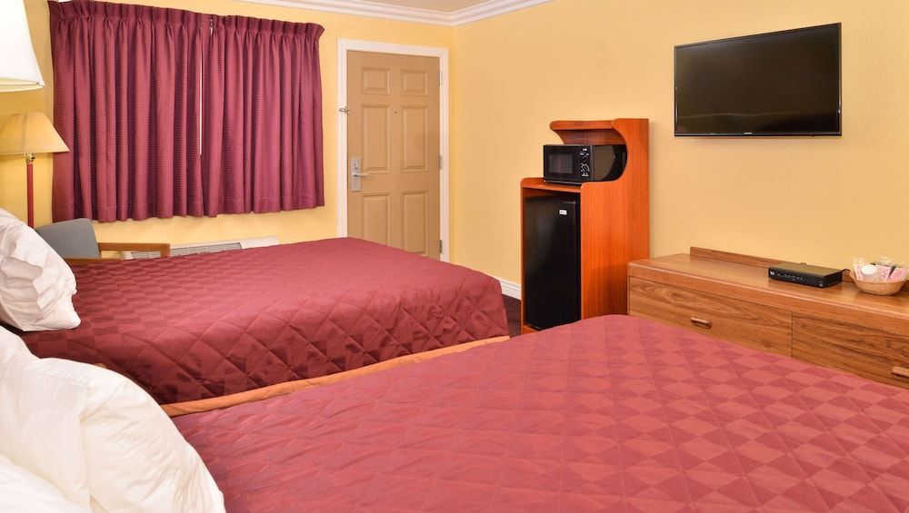 Magnuson Hotel Blythe 3