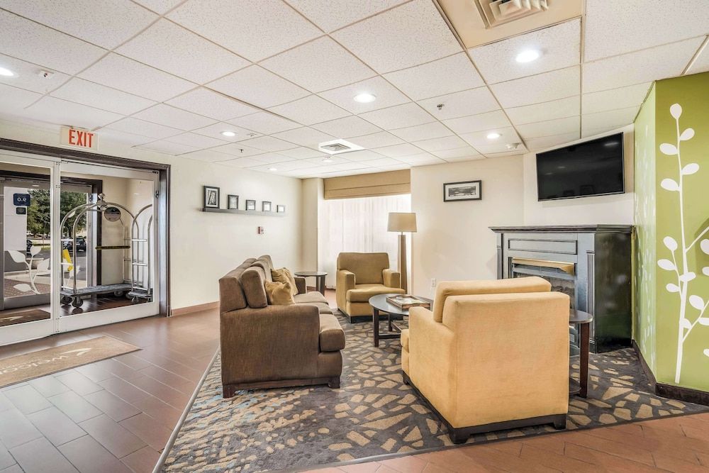 Sleep Inn & Suites Jacksonville near Camp Lejeune 2