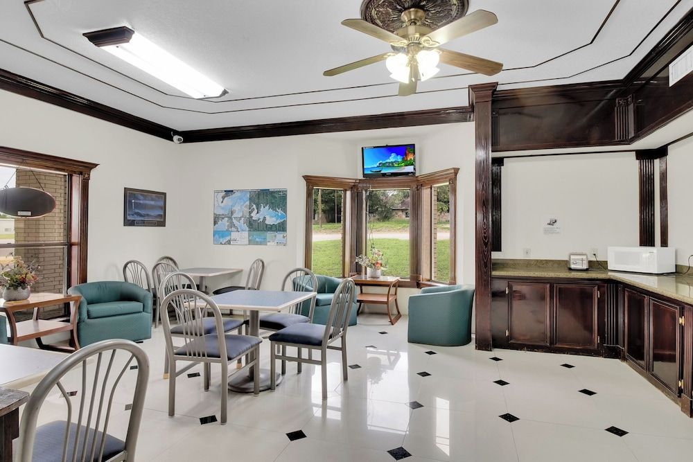 Three Rivers Executive Inn & Suites By OYO 2