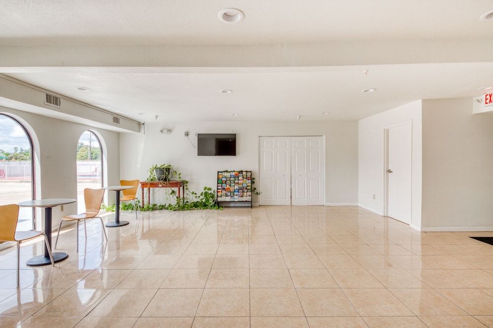 Hotel Denham Springs I-12 2