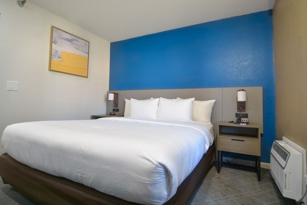 Comfort Inn & Suites Moreno Valley Near March Air 2