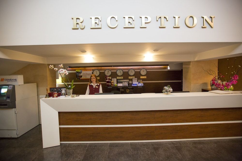 Manhattan Hotel & Restaurant 3