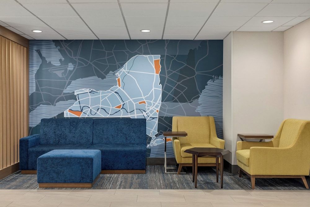 Holiday Inn Express Corning - Painted Post 2