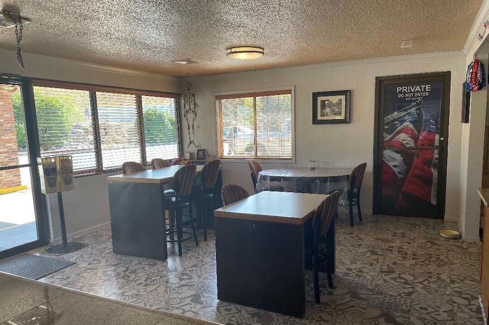 Village Inn of Hardy 2