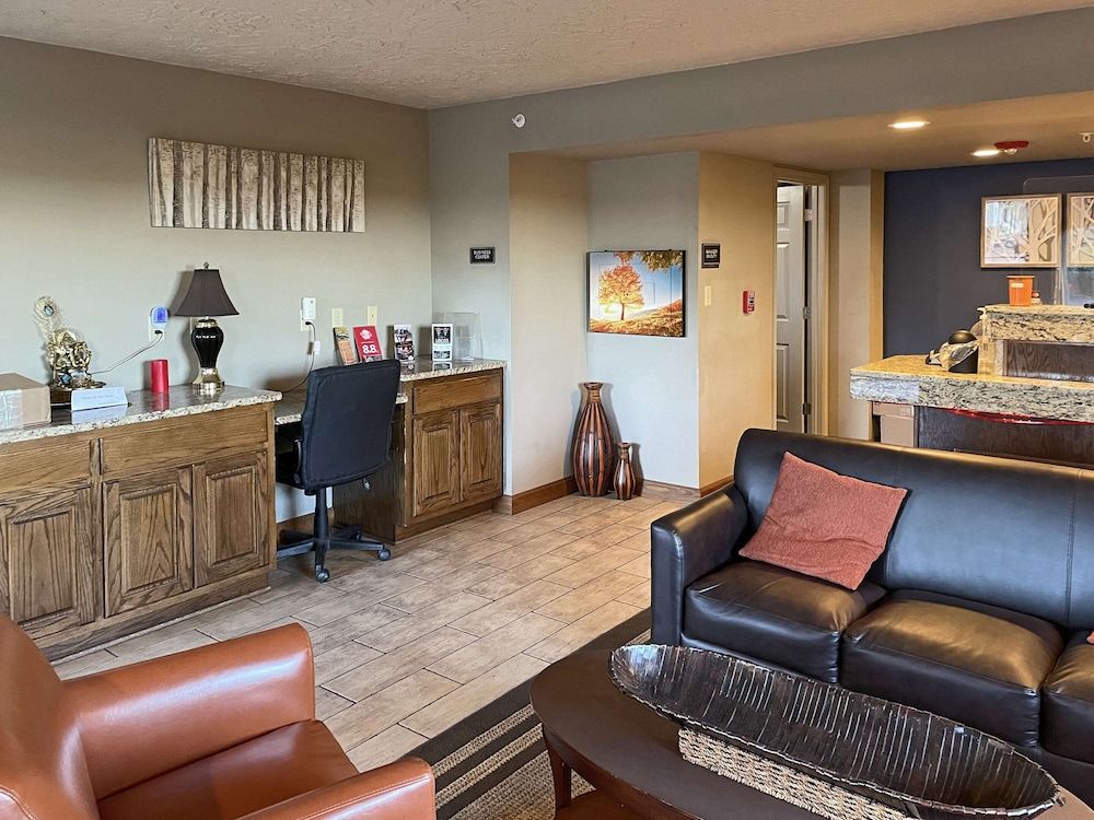 Quality Inn Clinton North 3