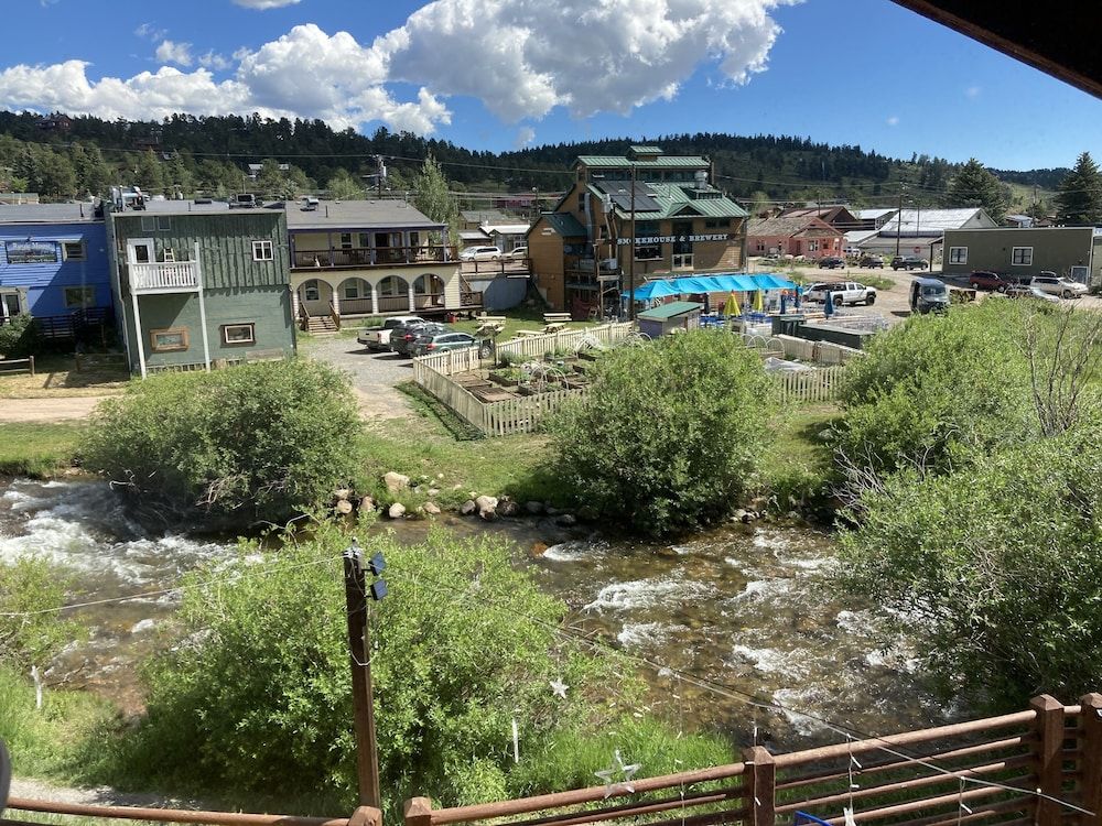 The Boulder Creek Lodge 2