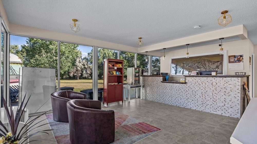 Red Arrow Inn & Suites, a Travelodge by Wyndham 2