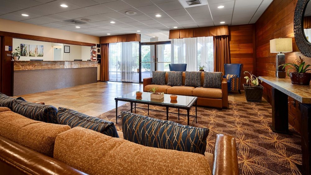 Best Western Crossroads Inn 2