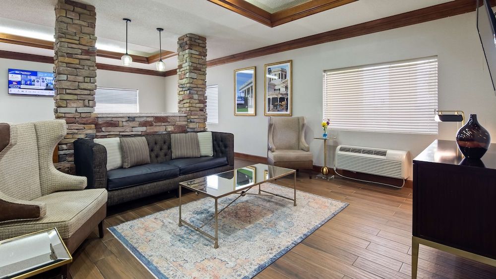 Best Western Inn & Suites 3