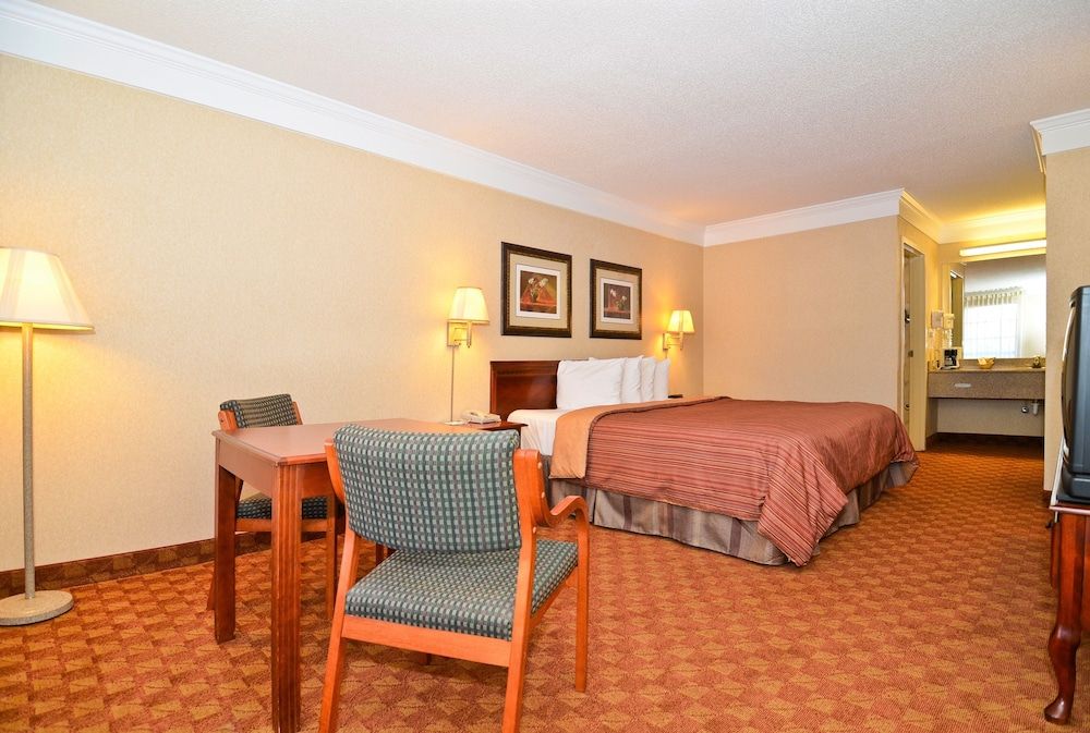 Peach State Inn & Suites 2