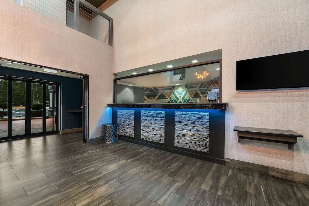 Best Western Bradbury Inn & Suites 3