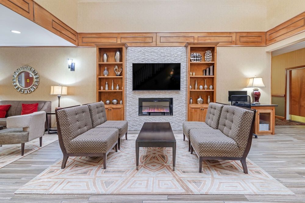 Best Western Plus Bradbury Inn & Suites 3