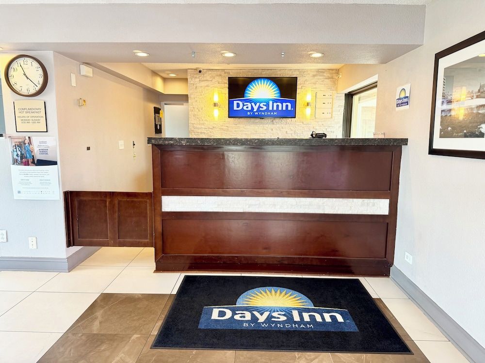 Days Inn by Wyndham St. Charles IL 2