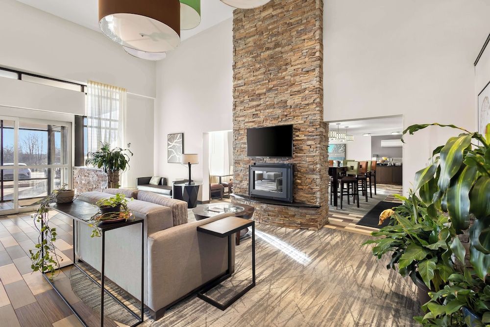 Best Western Luxbury Inn Fort Wayne 2