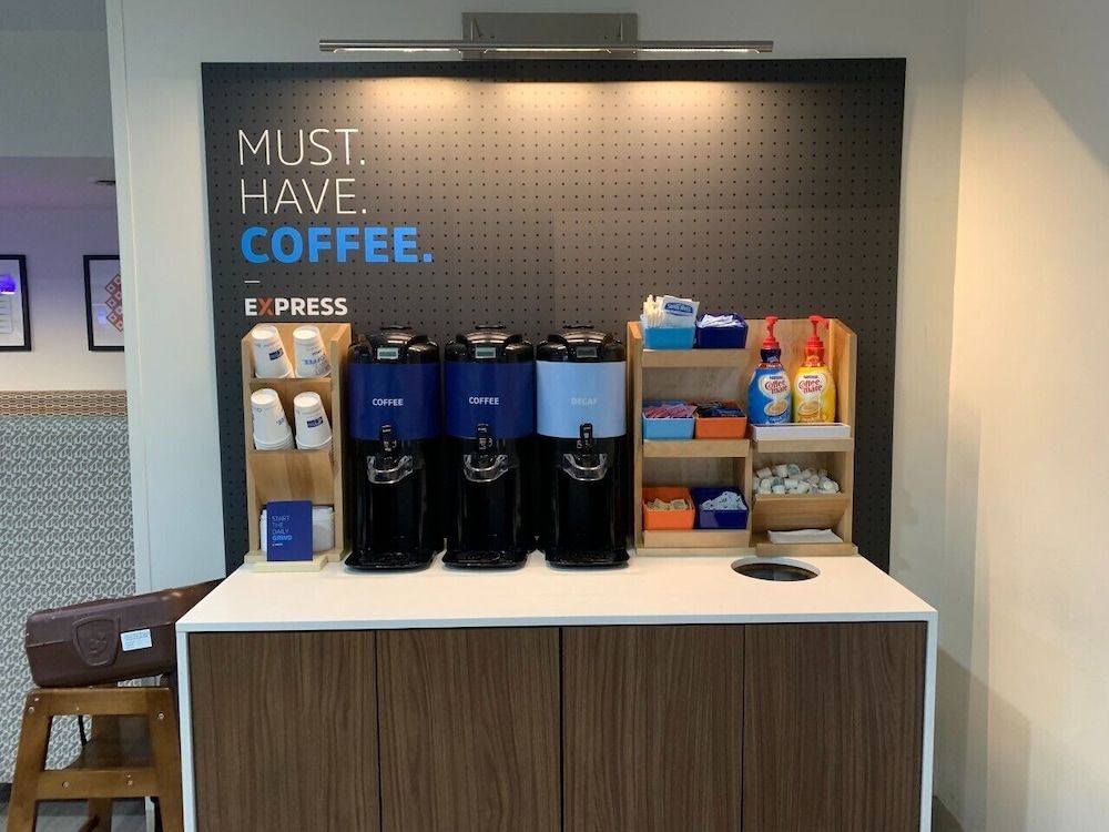 Holiday Inn Express & Suites Evansville North by IHG 2