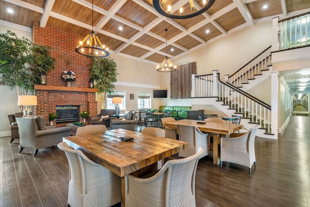 Best Western Plus University Park Inn & Suites 2