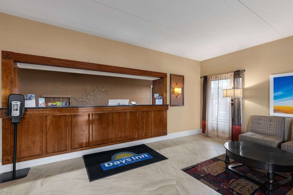 Days Inn by Wyndham Columbia Kentucky 3