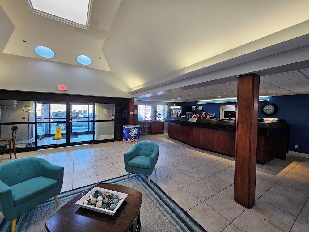 Wingfield Inn and SuitesAtrium Gardens 3