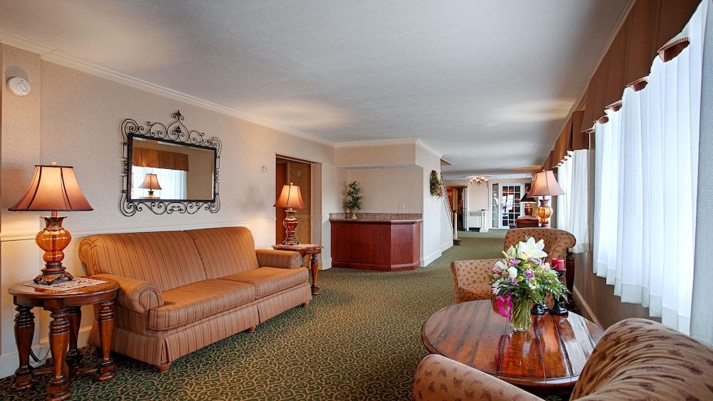 Magnuson Grand Pioneer Inn and Suites 3