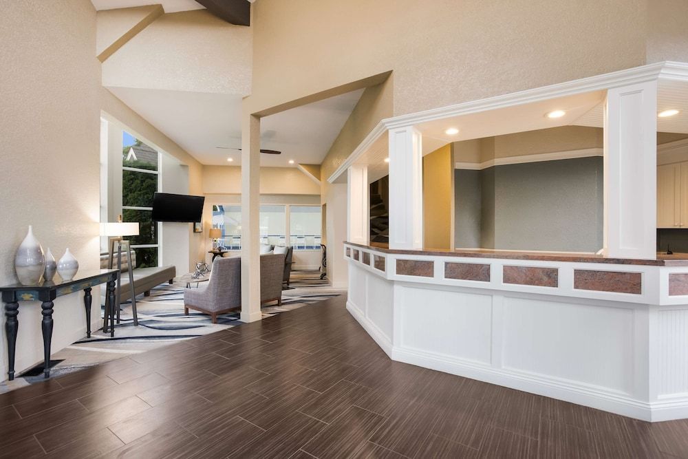 Best Western Harbour Pointe Lakefront 2