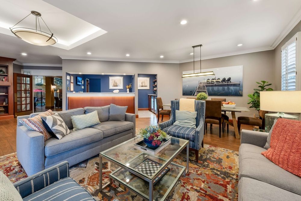 Best Western Plus White Bear Country Inn 2